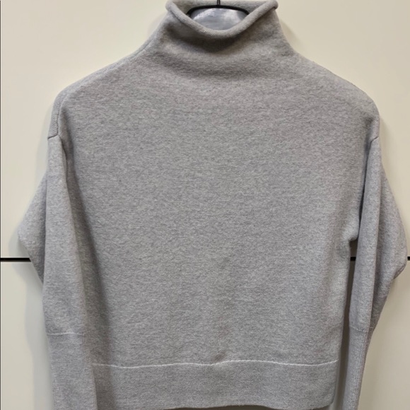 Aritzia Wilfred Gray Merino Wool Sweater Size XS - Picture 2 of 5